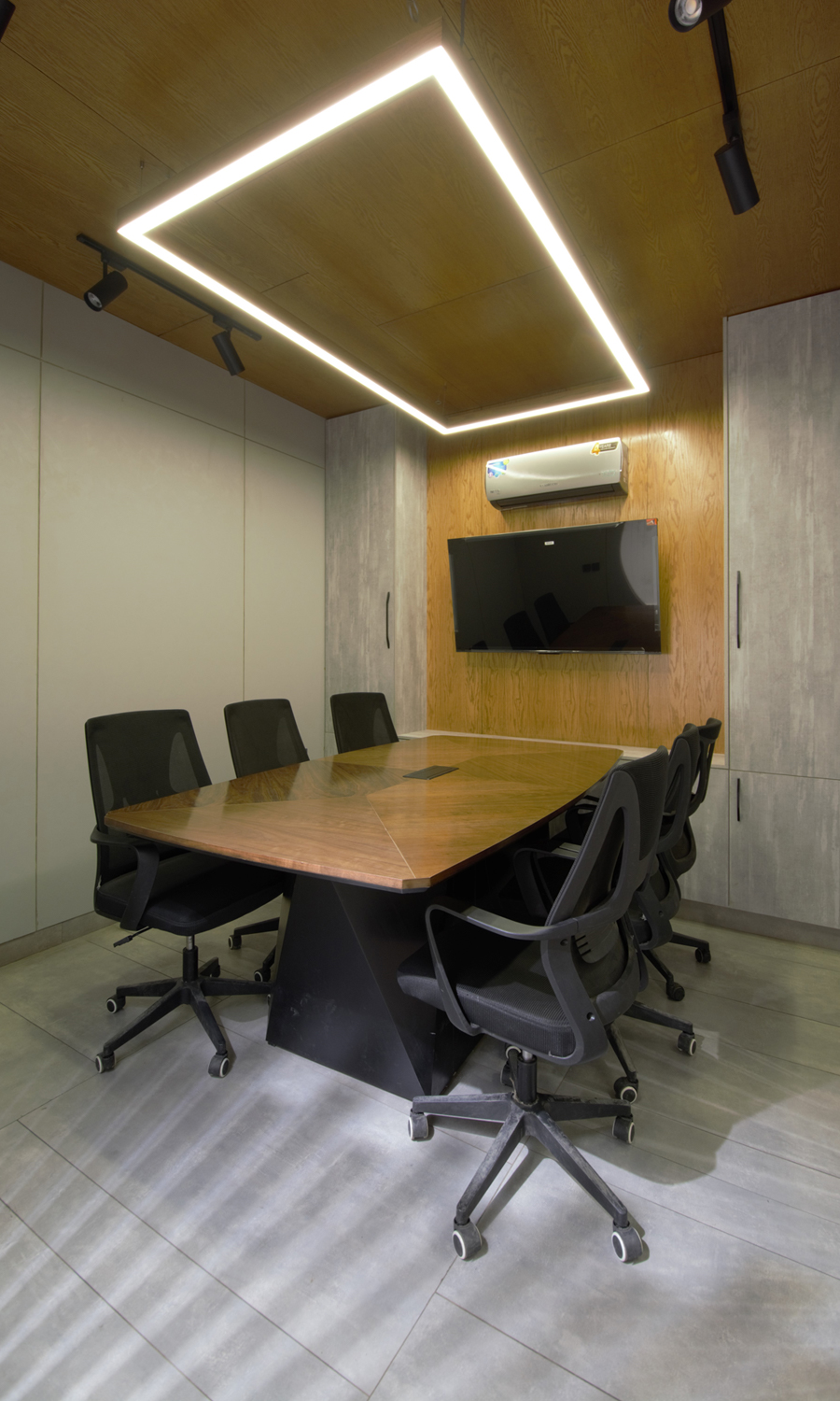 Microtel Office (10)